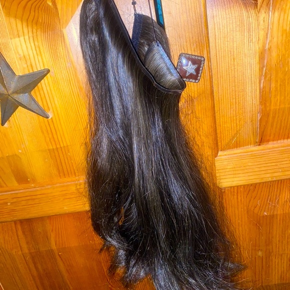 Secrete Hair Extensions by Daisy Fluentes - Picture 3 of 4